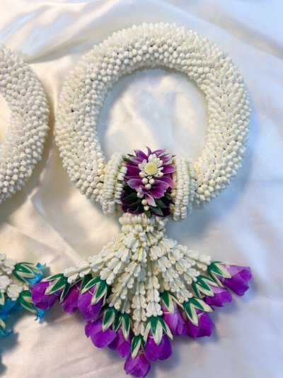 พวงมาลัยพุดเล็กรัดข้อมาลัยแบนอุบะพุ่มสี