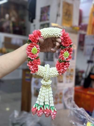 พวงมาลัยพุดเล็กแซมตามาลัยซ้ายขวารัดข้อลักอุบะพุ่มสี(ลูกค้าเลือกสีได้8สี)