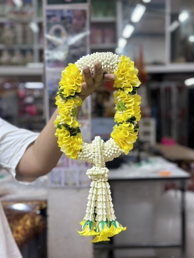 พวงมาลัยพุดเล็กแซมตามาลัยซ้ายขวารัดข้อลักอุบะพุ่มสี(ลูกค้าเลือกสีได้8สี)