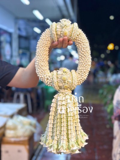 พวงมาลัยพุดเล็กรัดข้อมาลัยแบน2ตำแหน่งอุบะแขกยาวสี(ลูกค้าเลือกได้ 9 สี)