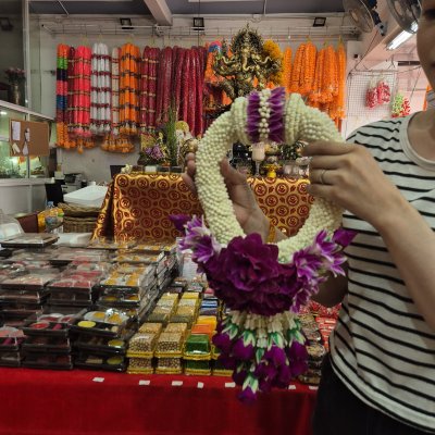 พวงมาลัยพุดเล็กรัดข้อมาลัยแบนประดับช่อเอื้องอุบะพุ่มสีม่วง