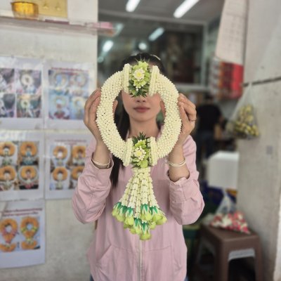 พวงมาลัยพุดเล็กรัดข้อมาลัยแบน2ตำแหน่งอุบะพุ่มสี(ลูกค้าเลือกสีได้8สี)