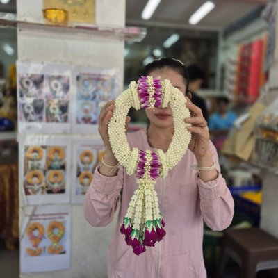 พวงมาลัยพุดเล็กรัดข้อมาลัยแบน2ตำแหน่งอุบะพุ่มสี(ลูกค้าเลือกสีได้8สี)