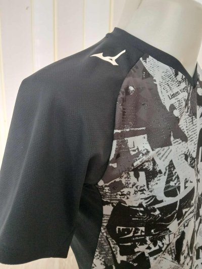 Used Mizuno shirt Size M 38"/24"