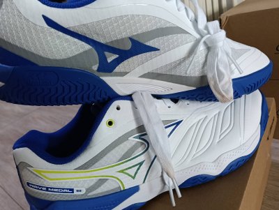 Used Shoes Mizuno Wave Medal 8