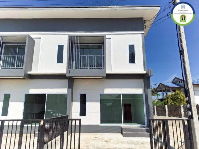 ทาวน์โฮมใหม่ 2 ชั้น สไตล์โมเดิร์น