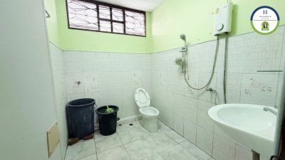 บ้านเดี่ยวชั้นเดียว ใกล้ถนนใหญ่ อยู่กลางชุมชน