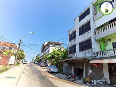 อาคารพาณิชย์ 3 ชั้น ติดถนนหลวง