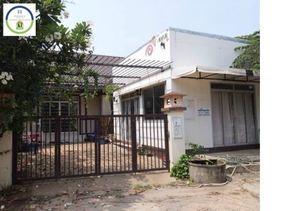 บ้านชั้นเดียว หน้าบ้านวิวสระน้ำ ในหมู่บ้านอ่างทอง