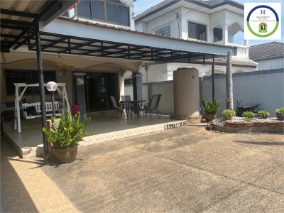 บ้านหลังใหญ่ต่อเติมพร้อมอยู่  ในซอยเทคโน