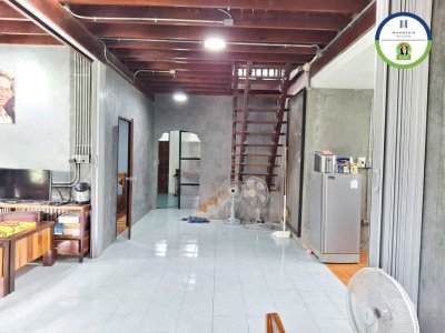 บ้านสองชั้นครึ่งปูนครึ่งไม้ .. สไตล์ผสมผสานไทยอิสาน