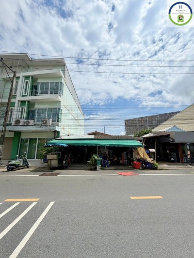 ที่ดินพร้อมอาคารชั้นเดียว ทำเลทองติดถนนใหญ่