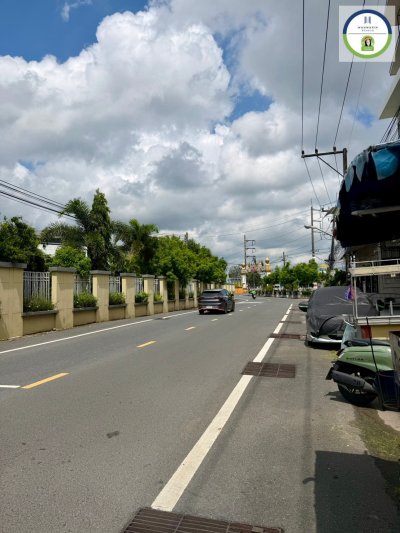 ที่ดินพร้อมอาคารชั้นเดียว ทำเลทองติดถนนใหญ่