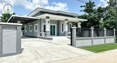 บ้านเดี่ยวชั้นเดียว สร้างใหม่ สไตล์โมเดิร์น สวย ทำเลดี บรรยากาศดี