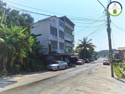 อาคารพาณิชย์ 3 ชั้น ติดถนนหลวง ทางลงมูล
