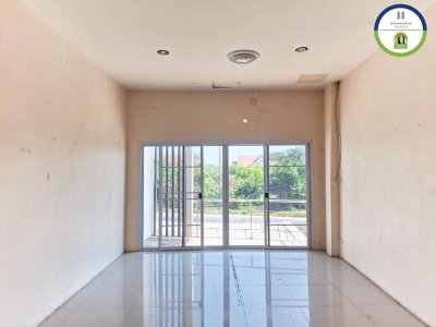 อาคารพาณิชย์ 2 ชั้น 2 คูหา ทำเลดี ติดถนนอุบลฯ-ตระการ