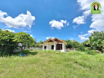 บ้านเดี่ยวชั้นเดียว บนพื้นที่แปลงสวยติดถนน 2 ด้าน