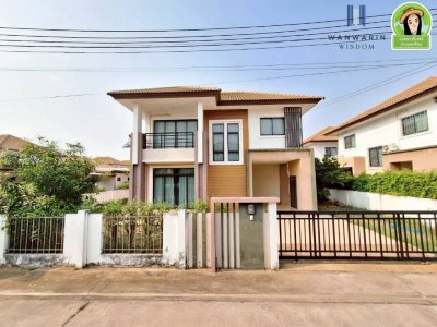 บ้านเดี่ยวสองชั้นในโครงการบ้านสาริน 11