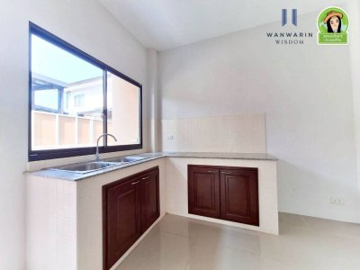 บ้านเดี่ยวสองชั้นในโครงการบ้านสาริน 11