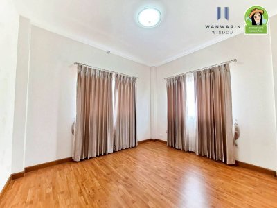 บ้านเดี่ยวสองชั้นในโครงการบ้านสาริน 11