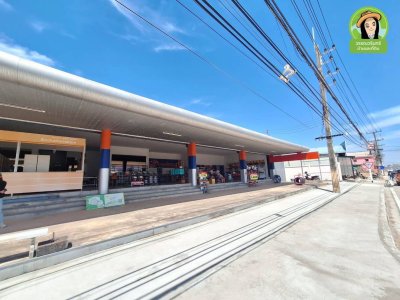 บ้านเดี่ยวสองชั้น พร้อมอาคารพาณิชย์ชั้นเดียว และโกดัง