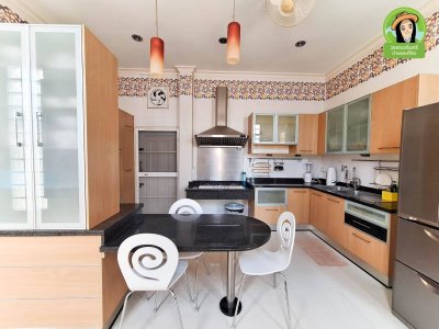 บ้านเดี่ยวสองชั้น พร้อมอาคารพาณิชย์ชั้นเดียว และโกดัง