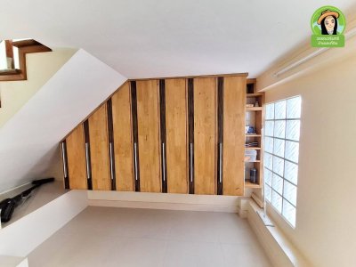 บ้านเดี่ยวสองชั้น พร้อมอาคารพาณิชย์ชั้นเดียว และโกดัง