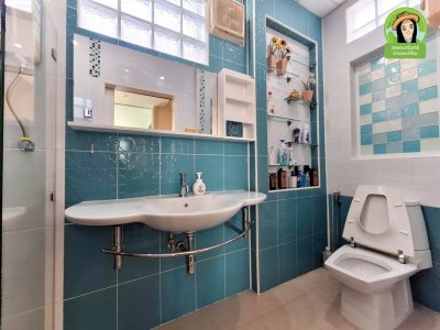 บ้านเดี่ยวสองชั้น พร้อมอาคารพาณิชย์ชั้นเดียว และโกดัง