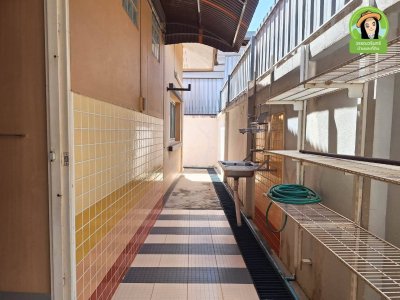 บ้านเดี่ยวสองชั้น พร้อมอาคารพาณิชย์ชั้นเดียว และโกดัง