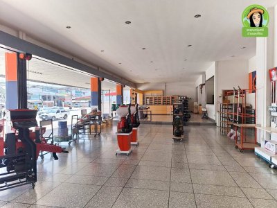 บ้านเดี่ยวสองชั้น พร้อมอาคารพาณิชย์ชั้นเดียว และโกดัง