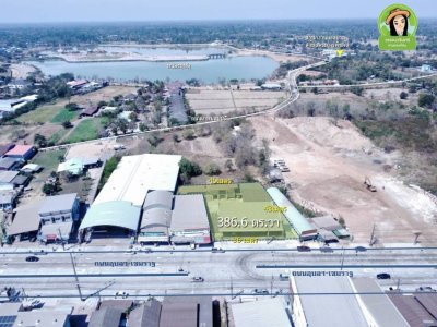 บ้านเดี่ยวสองชั้น พร้อมอาคารพาณิชย์ชั้นเดียว และโกดัง