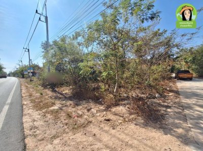 ที่ดินเปล่าติดถนนทุ่งหลวง เยื้องกับ กศน.ตำบลขามใหญ่