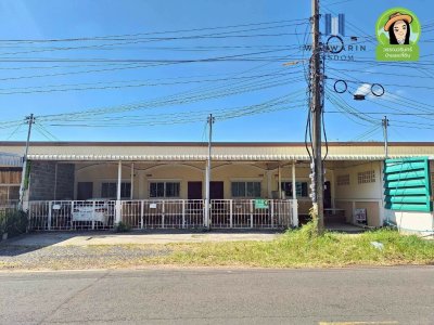 ทาวน์เฮ้าส์ชั้นเดียว ติดถนนเทศบาล 20 ในตัวอำเภอม่วงสามสิบ