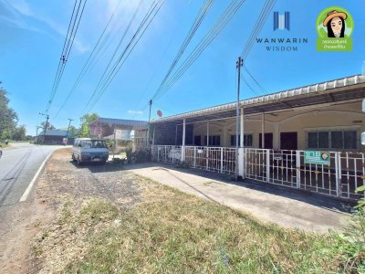 ทาวน์เฮ้าส์ชั้นเดียว ติดถนนเทศบาล 20 ในตัวอำเภอม่วงสามสิบ