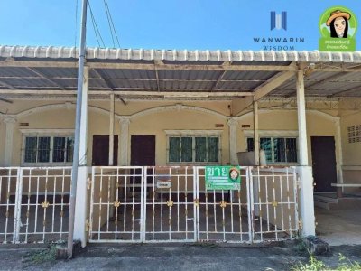 ทาวน์เฮ้าส์ชั้นเดียว ติดถนนเทศบาล 20 ในตัวอำเภอม่วงสามสิบ