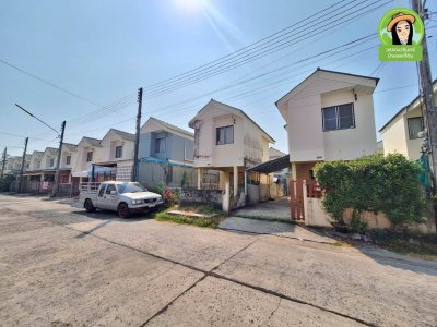 บ้าน 2 ชั้น ในโครงการบ้านเอื้ออาทรห้วยคุ้ม2