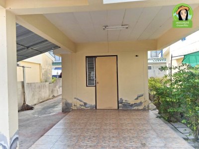 บ้าน 2 ชั้น ในโครงการบ้านเอื้ออาทรห้วยคุ้ม2