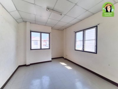 บ้าน 2 ชั้น ในโครงการบ้านเอื้ออาทรห้วยคุ้ม2