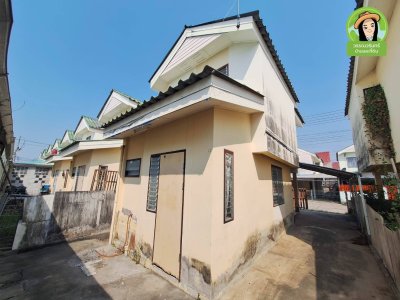 บ้าน 2 ชั้น ในโครงการบ้านเอื้ออาทรห้วยคุ้ม2