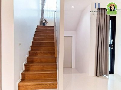 สารินเรสซิเด้นท์