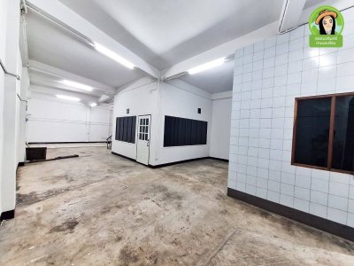 อาคารพาณิชย์ 1 คูหา 3 ชั้นทำเลใจกลางเมืองอุบล