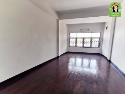 อาคารพาณิชย์ 1 คูหา 3 ชั้นทำเลใจกลางเมืองอุบล