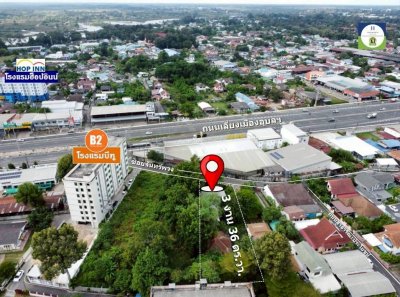 บ้านเดี่ยวชั้นเดียว 2 หลัง เนื้อที่เยอะ บนที่ดินทำเลดี ใกล้โรงแรม B2 ถนนเลี่ยงเมือง