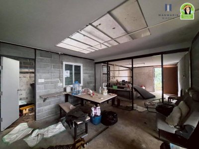 บ้านเดี่ยวชั้นเดียว 2 หลัง เนื้อที่เยอะ บนที่ดินทำเลดี ใกล้โรงแรม B2 ถนนเลี่ยงเมือง