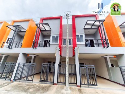 ทาวน์โฮมใหม่ 2 ชั้น 10 คูหา โซนวารินชำราบ