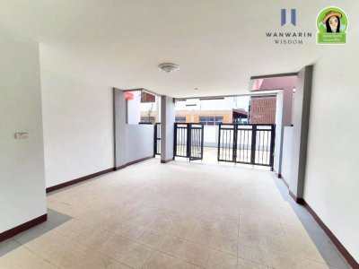 ทาวน์โฮมใหม่ 2 ชั้น 10 คูหา โซนวารินชำราบ