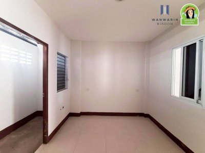 ทาวน์โฮมใหม่ 2 ชั้น 10 คูหา โซนวารินชำราบ