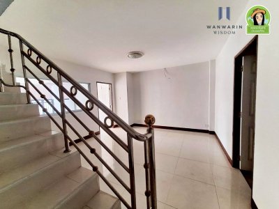 ทาวน์โฮมใหม่ 2 ชั้น 10 คูหา โซนวารินชำราบ