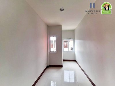 ทาวน์โฮมใหม่ 2 ชั้น 10 คูหา โซนวารินชำราบ