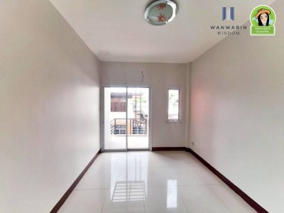 ทาวน์โฮมใหม่ 2 ชั้น 10 คูหา โซนวารินชำราบ